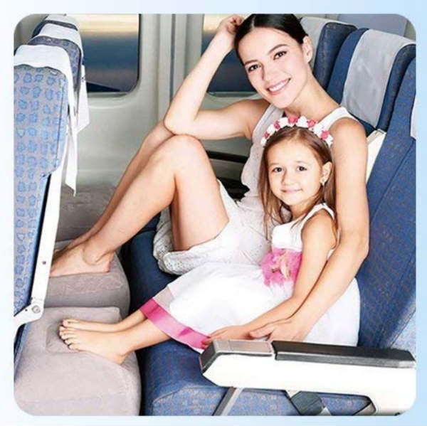 元CA解説】飛行機でフットレストは使用禁止？代用品は？子供用ベッド