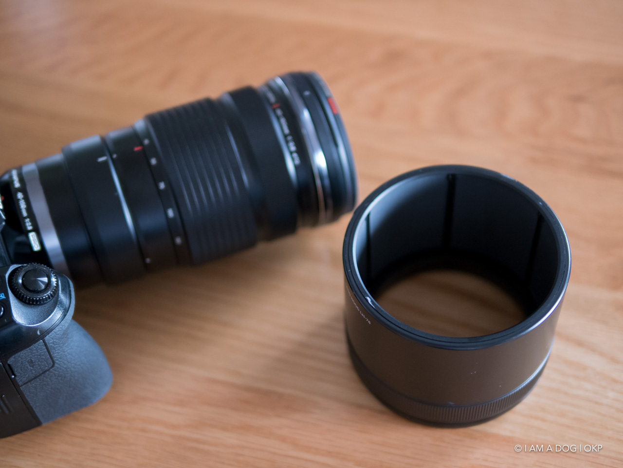 オリンパス M.ZUIKO 40-150mm F2.8 PROのレンズフードが巨大過ぎるので