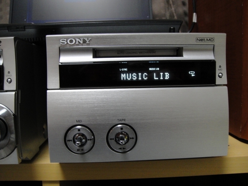 CMT-SE3のジャンク品を購入、友人にMDS-SE9を譲って貰いスピーカー環境