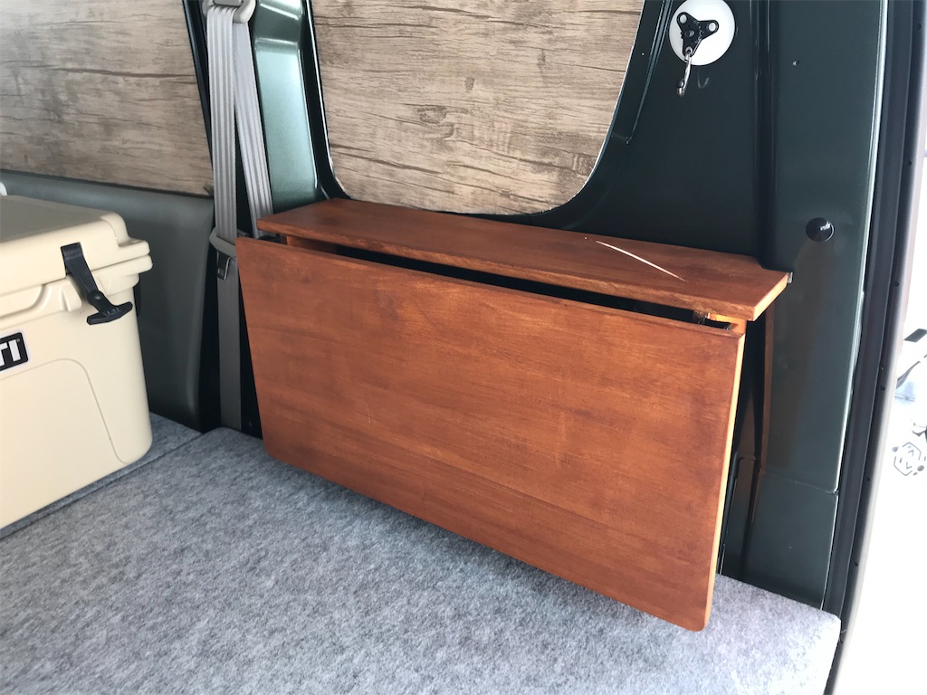 DIYで車内に壁面収納と折り畳みテーブルを取付ける【エブリィ DA17V