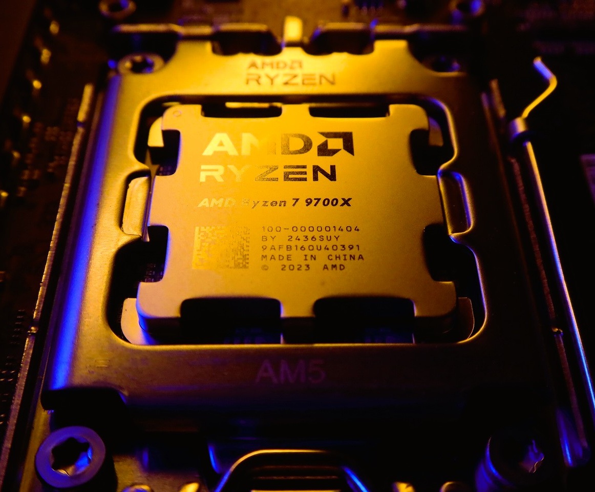 低価格でハイエンド級の実力！】AMD社「Ryzen 7 9700X」をレビュー