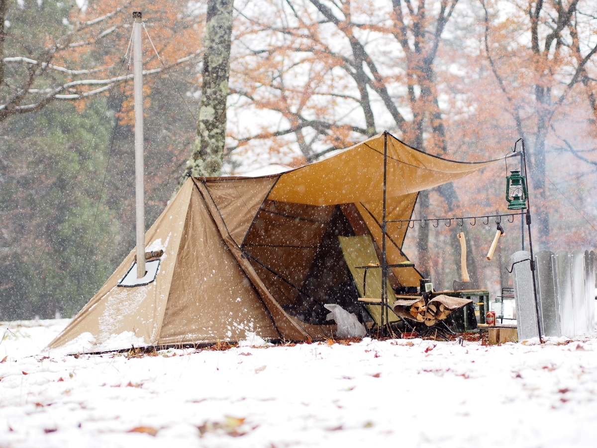 はじめてのソロキャンプ パップテントPOMOLY STOVEHUT 70にチタン薪