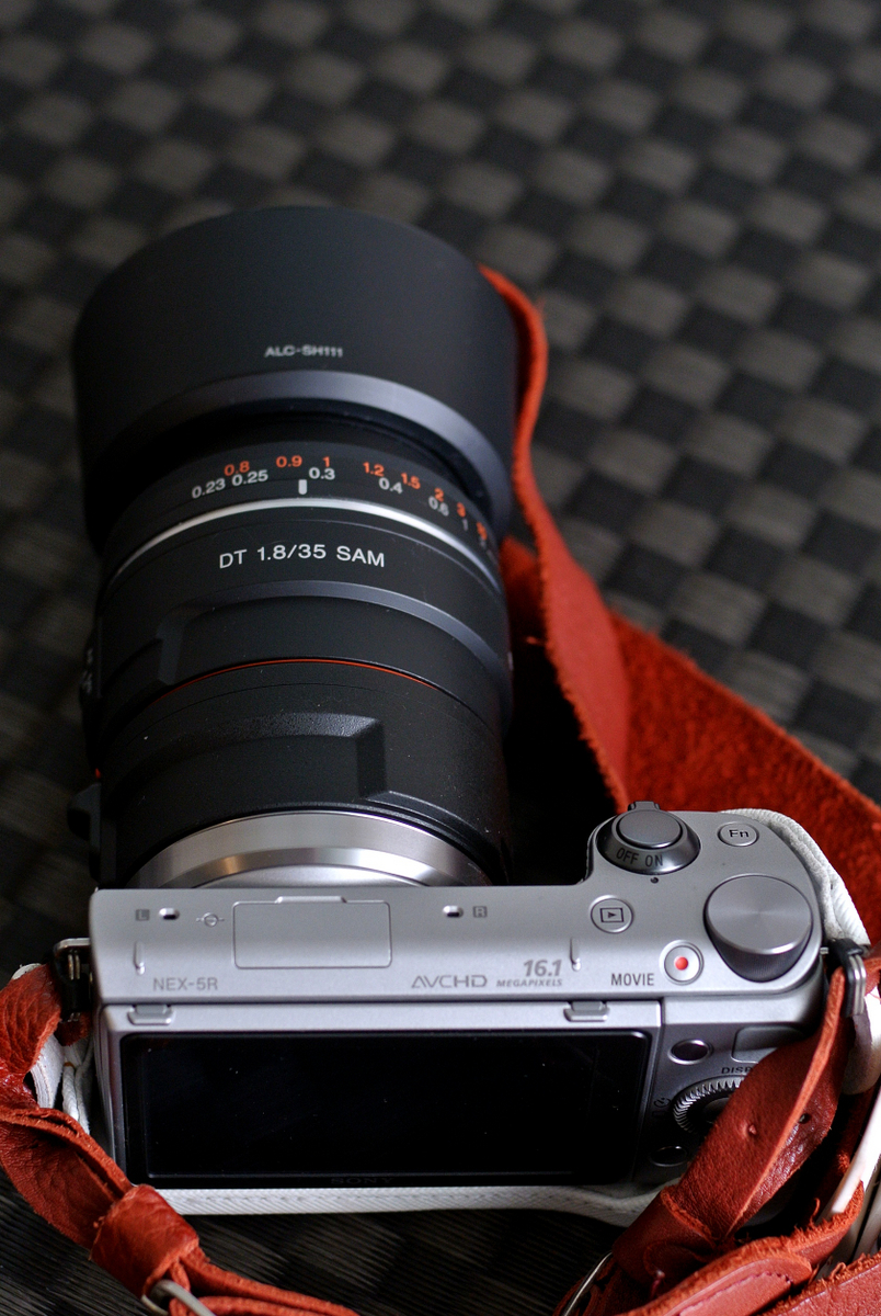 これも素朴で深い、素うどんの味わい：SONY DT 35mm F1.8 SAM（SAL