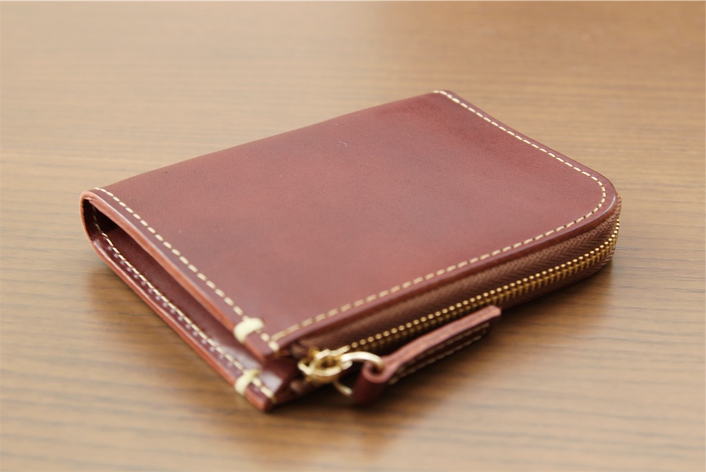 土屋鞄の定番。「ディアリオ ハンディLファスナー」をレビュー