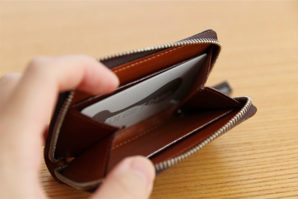 土屋鞄「ブライドル ファスナーカードケース」をレビュー｜ブライドル