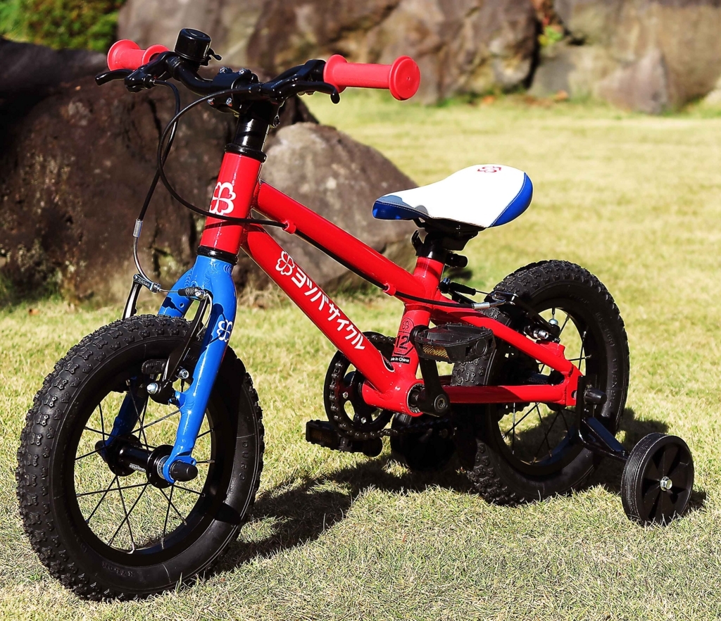 2歳の誕生日プレゼントはヨツバサイクルの自転車 12インチと2歳女児の