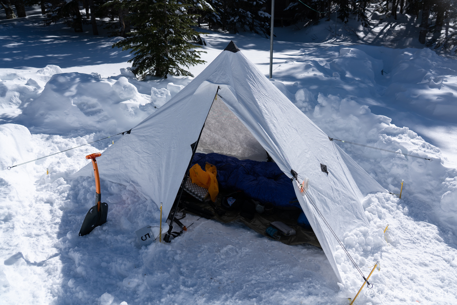 Locus Gearのフロアレスシェルター「Khufu Tyvek（クフタイベック