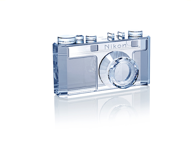 ニコン創立100周年の記念グッズ公開 スワロフスキー製のニコンⅠ型、1