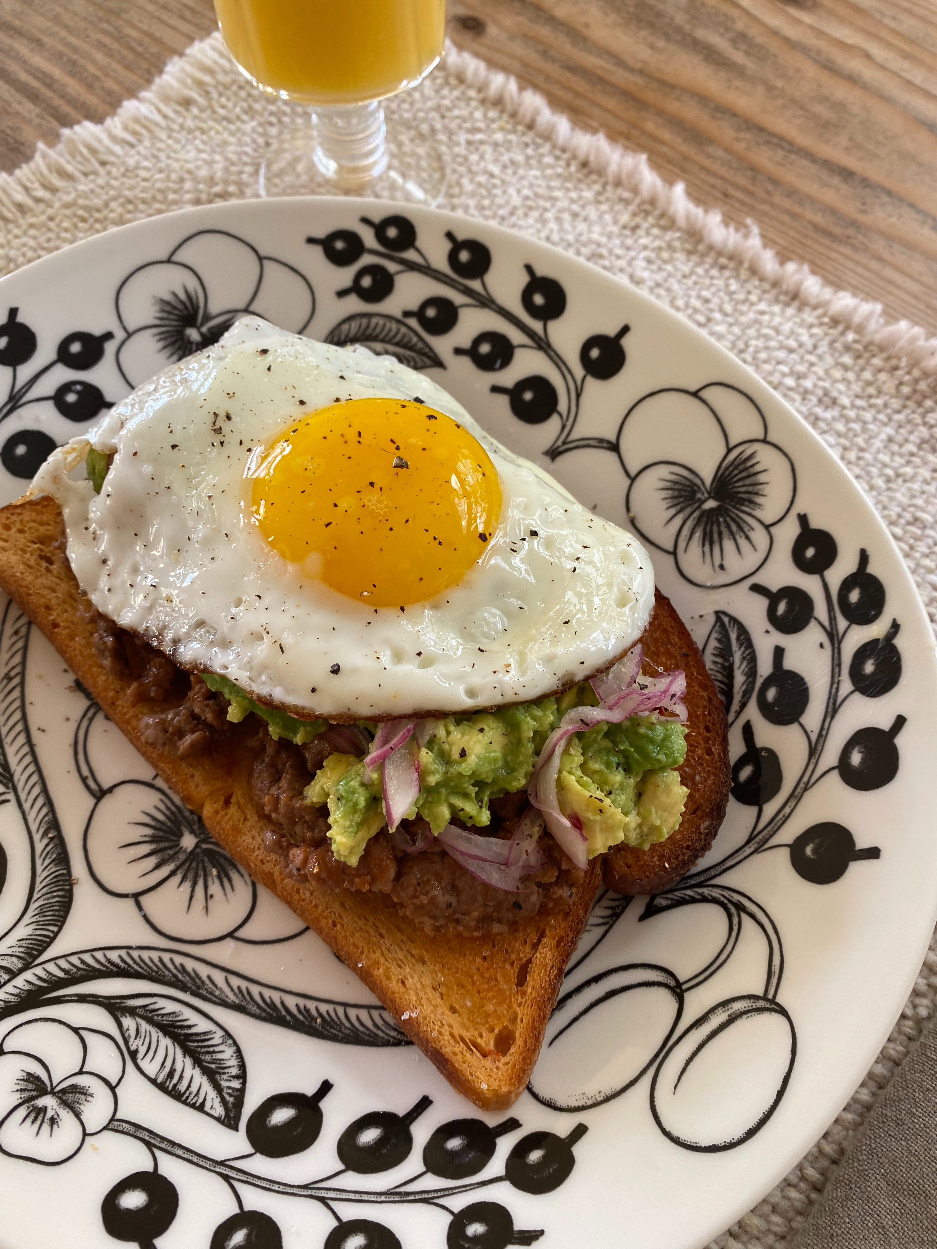 明日も食べたい！アボカドトースト！ - 人と食