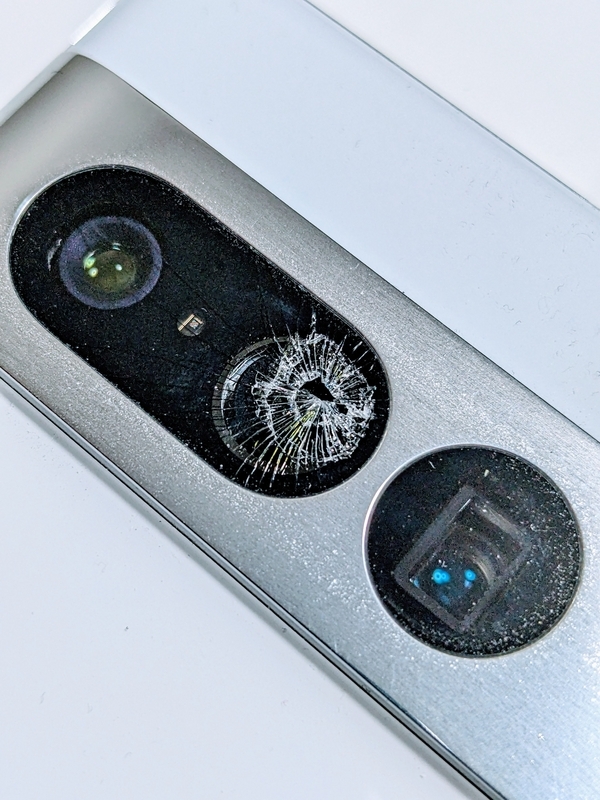 Pixel 7 Proのカメラレンズが勝手に割れた話 - 秋葉原ホライゾン