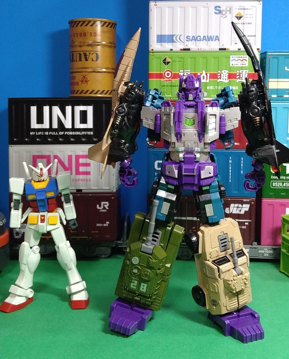 合金使用で激重！ 6体の軍事兵器がロボットに変形し、巨大ロボットに