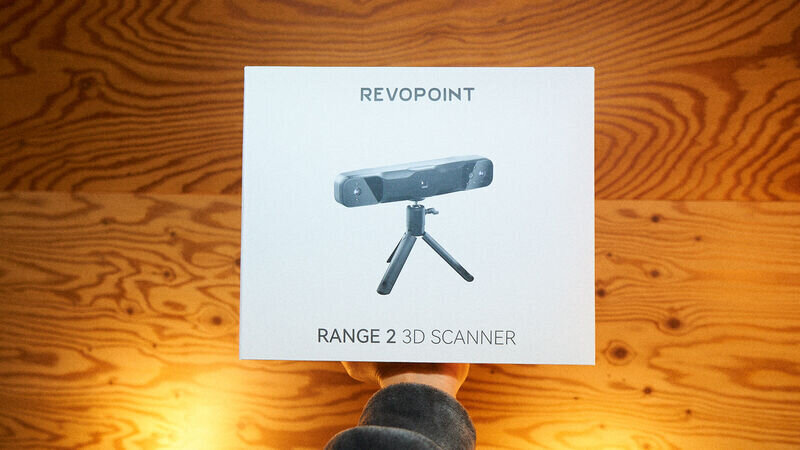 未来的なアイテム「REVOPOINT RANGE 2 3D SCANNER」で物体をスキャンし