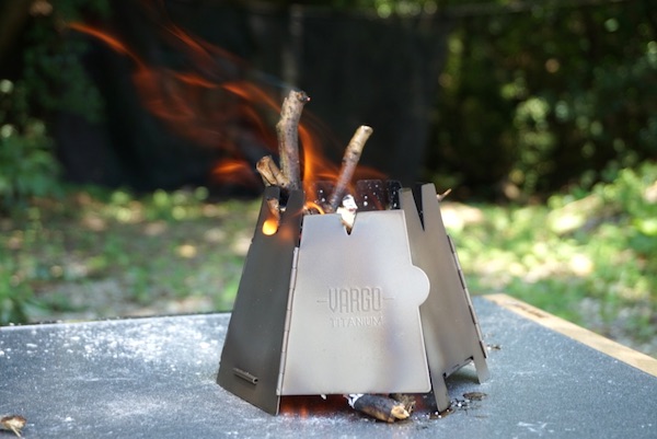 評判どおり？バーゴのチタニウムヘキサゴンウッドストーブをレビュー