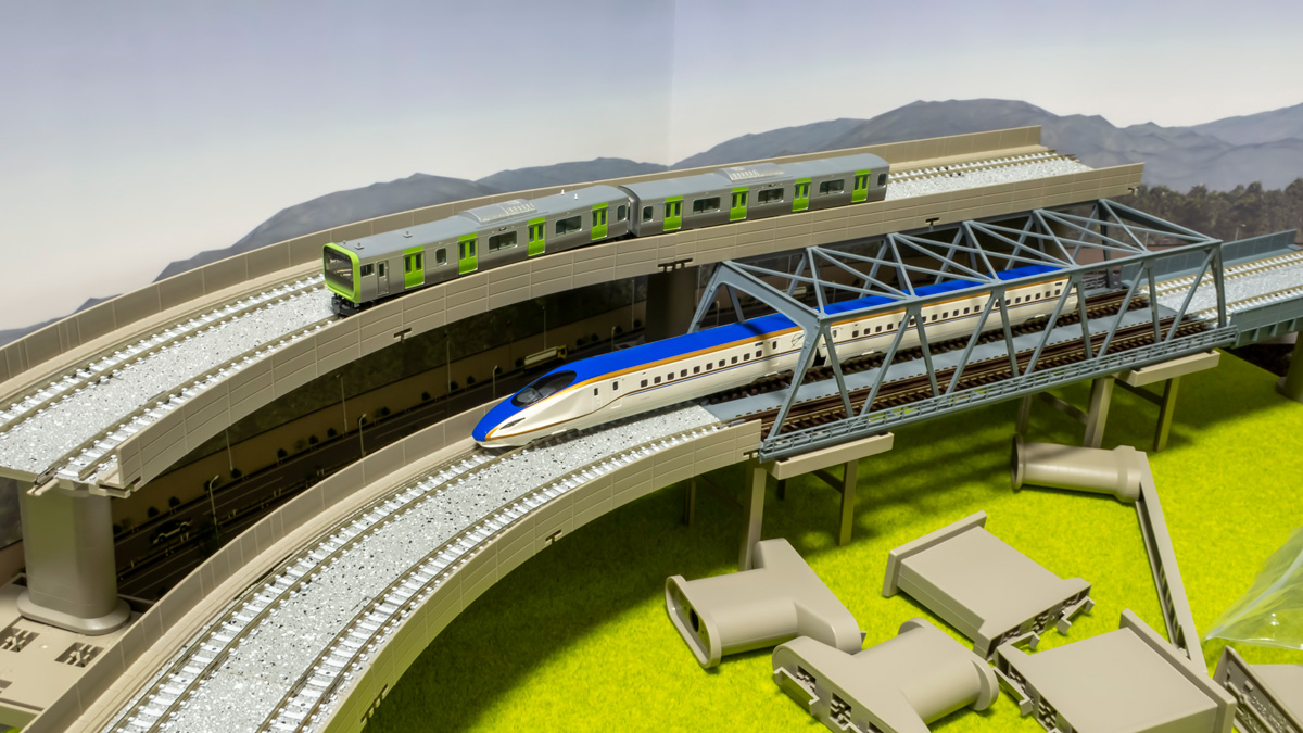 Nゲージ】1畳サイズの多階層 複線高架 立体交差レイアウト【鉄道模型