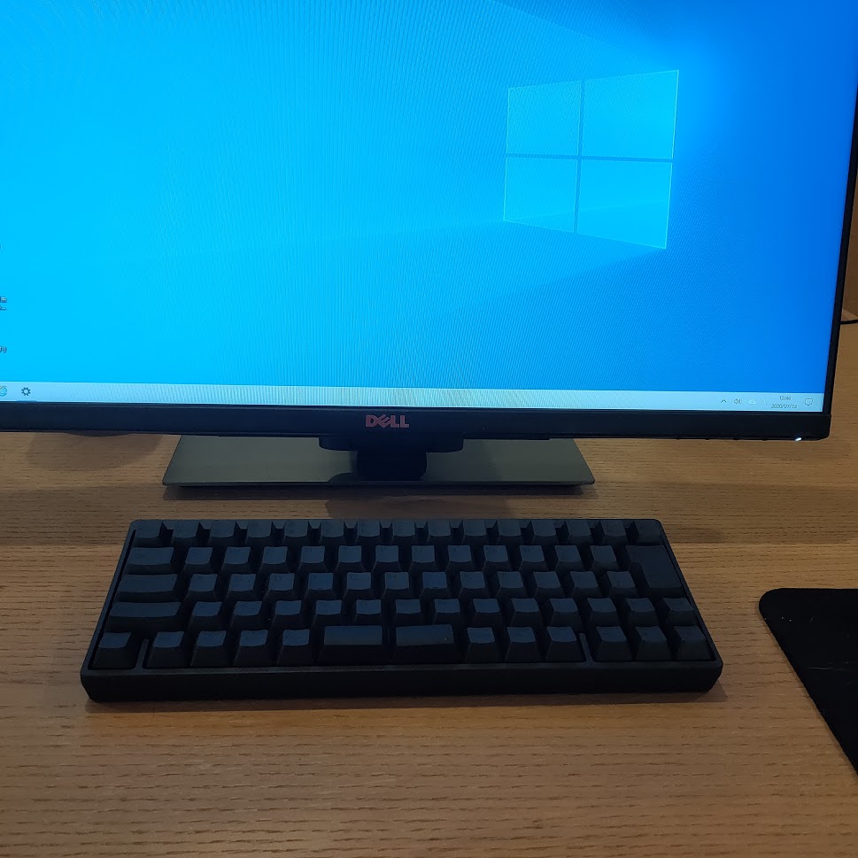 散々探していたキーボードに干渉しないディスプレイスタンドが、実は