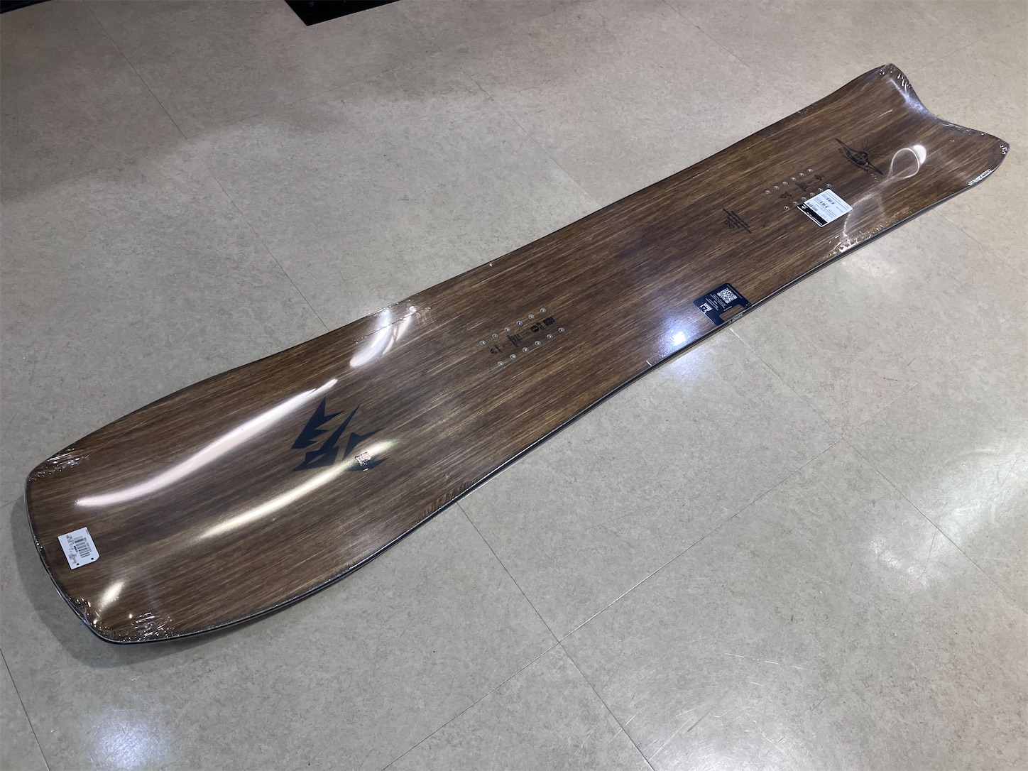 24-25 JONES HOVERCRAFT 2.0（ジョーンズ・ホバークラフト 2.0