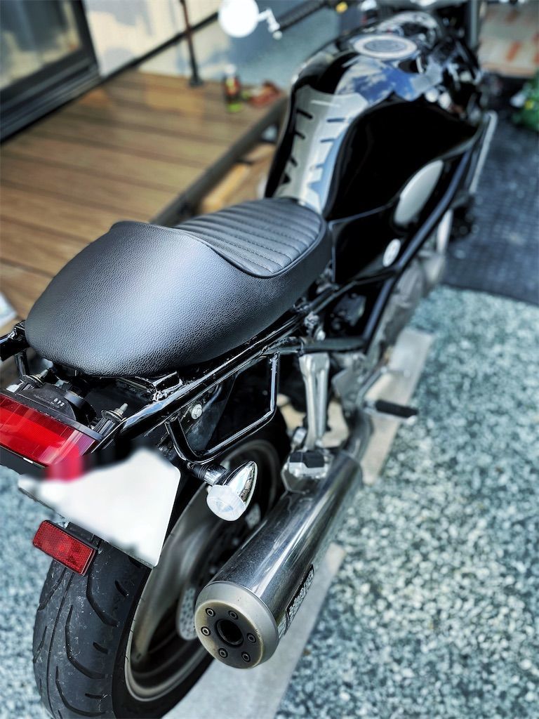 バンディット250カスタム！フレーム加工せずに汎用シートを取り付けて