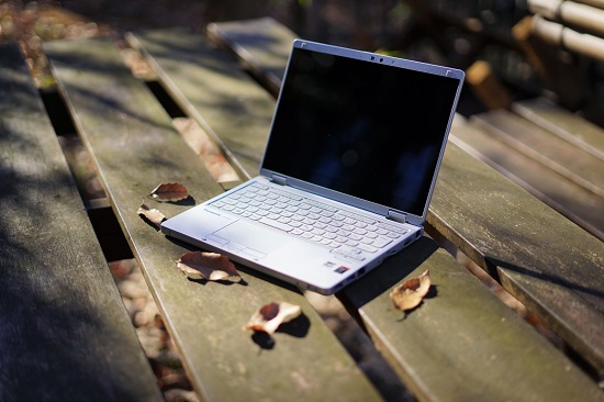 745g！【レッツノートCF-RZ4 中古レビュー】おすすめの超軽量PC～自然