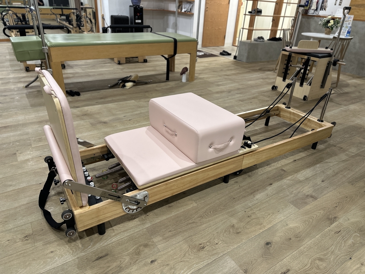 折りたたみリフォーマー販売開始します - ピラティストレーナー杉直樹