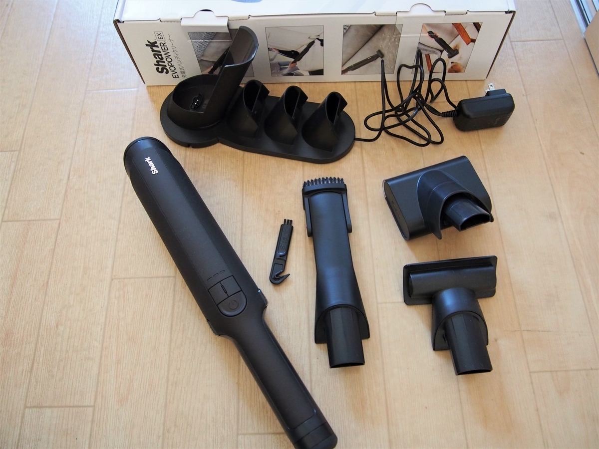 シャークのハンディクリーナーが大活躍◎コードレス掃除機WV405J