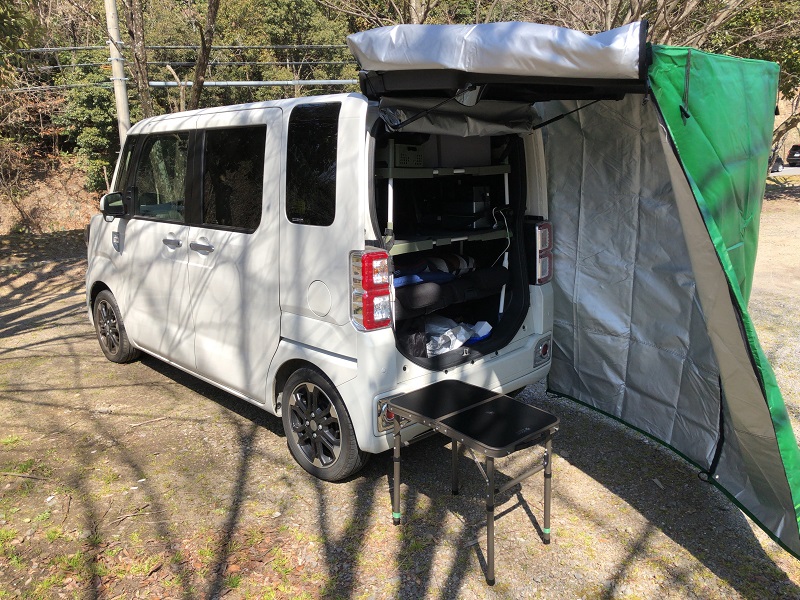 ダイハツ純正、ウェイク用バックドアタープ導入で、もっとドデカク使