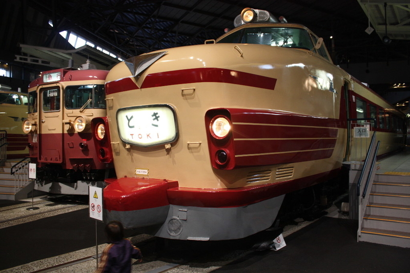 KATO 181系100番台「とき・あずさ」セット（10-1147）入線 - 休日の屋根裏