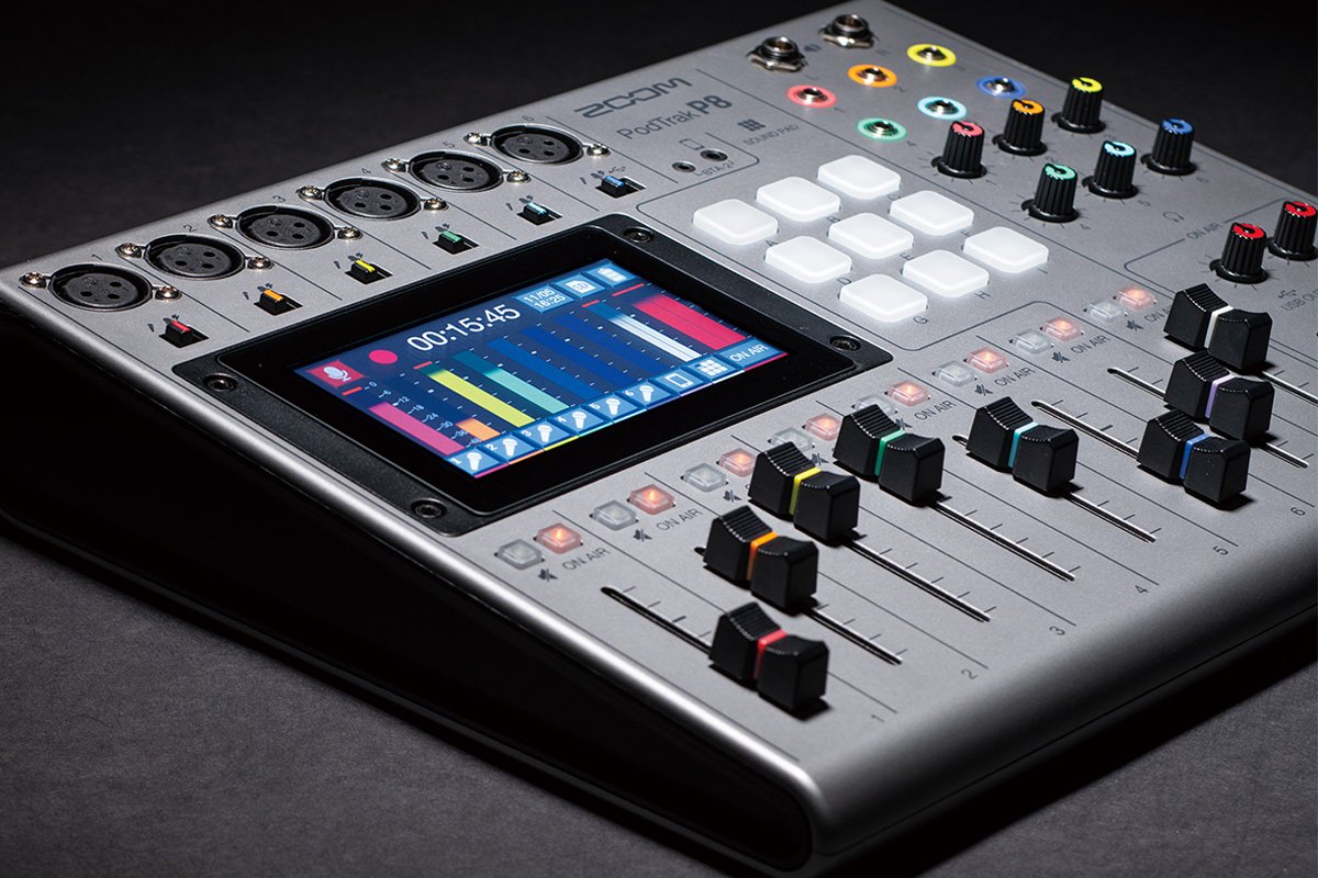 ZOOM PodTrak P8」製品レビュー：マイク入力／ヘッドフォン出力を各6