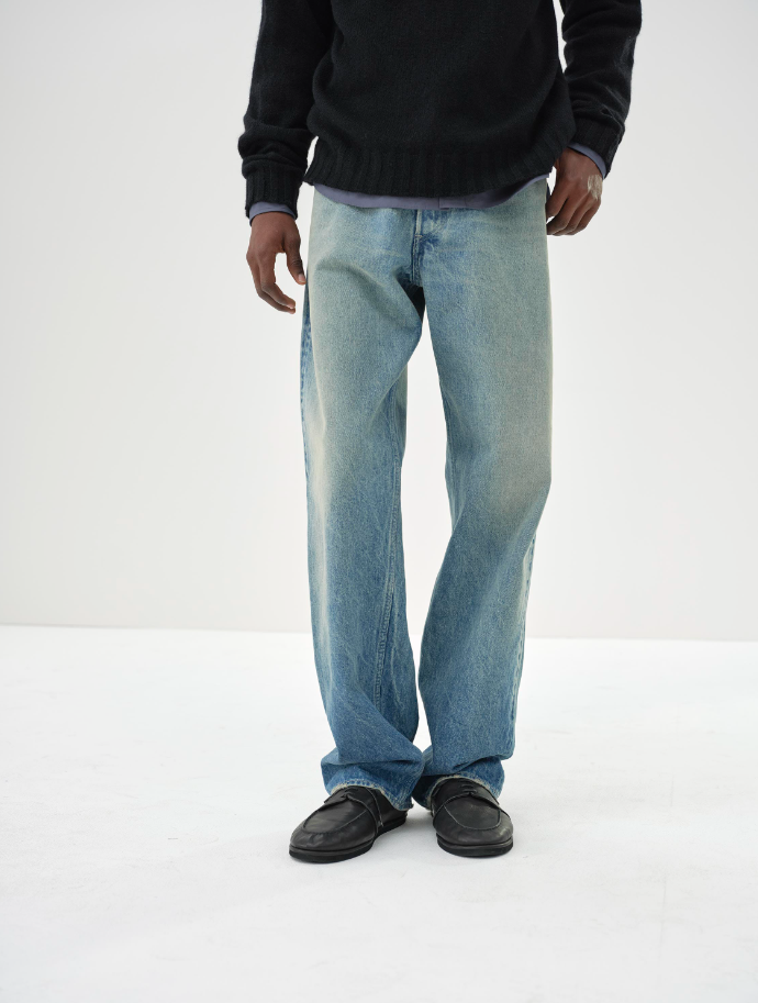 AURALEEの人気筆頭アイテム。SELVEDGE FADED HEAVY DENIM WIDE PANTS