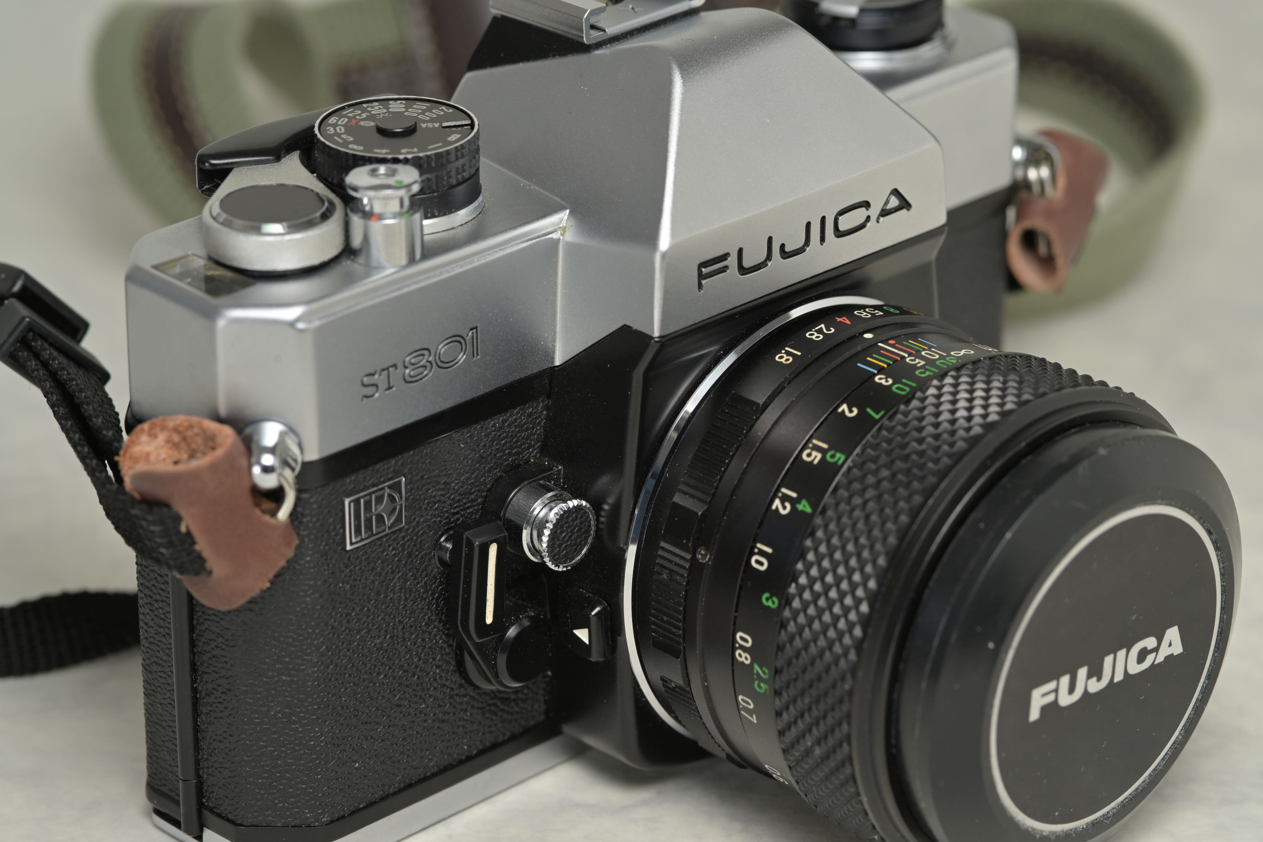 美しい景色は美しく。そうでない景色もそれなりに。FUJICA ST801