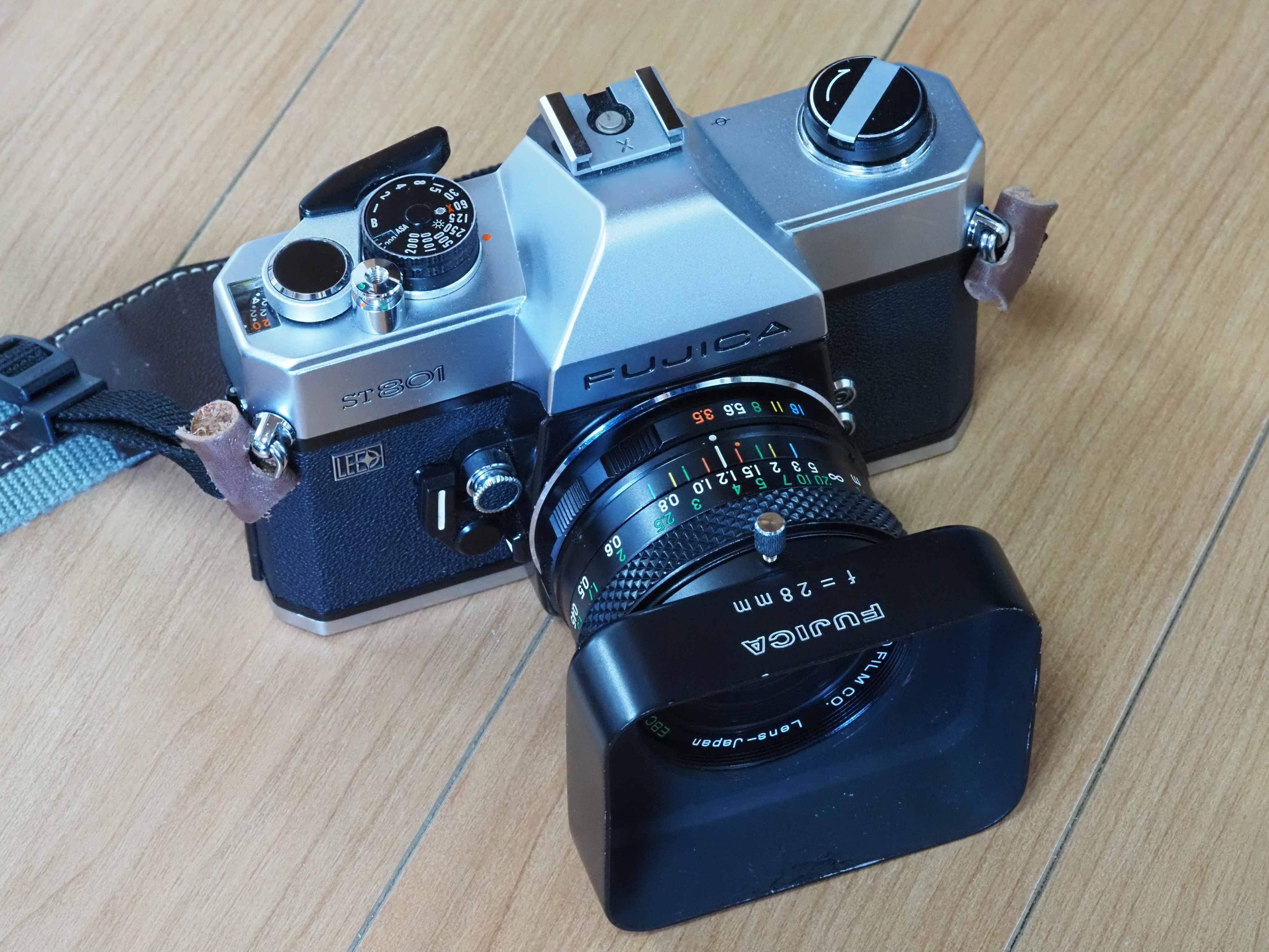 美しい景色は美しく。そうでない景色もそれなりに。FUJICA ST801