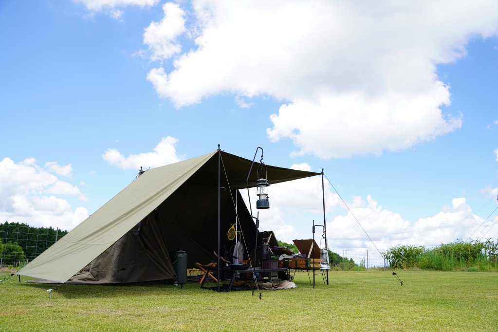 ロシア軍幕『プラシパラトカ』レビュー！パップテントへの設営方法もご