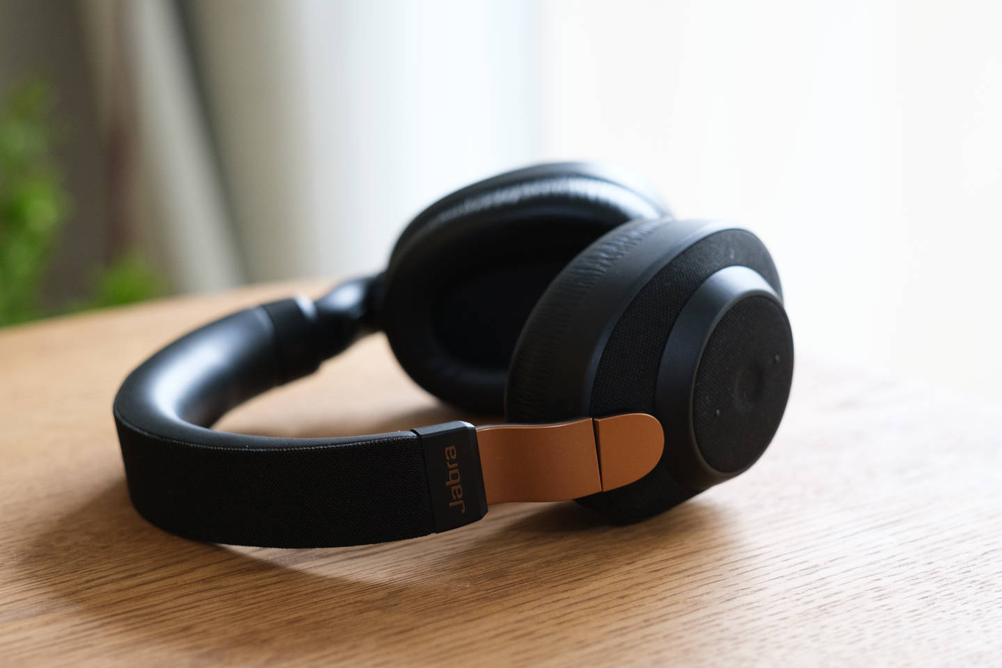 ノイキャンBluetoothヘッドホン第三の選択肢「Jabra Elite 85h」使って