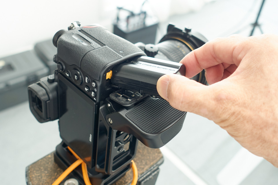 ニコンZシリーズの縦位置撮影を便利にする、Z-GR1とZ-VP1をレビューし