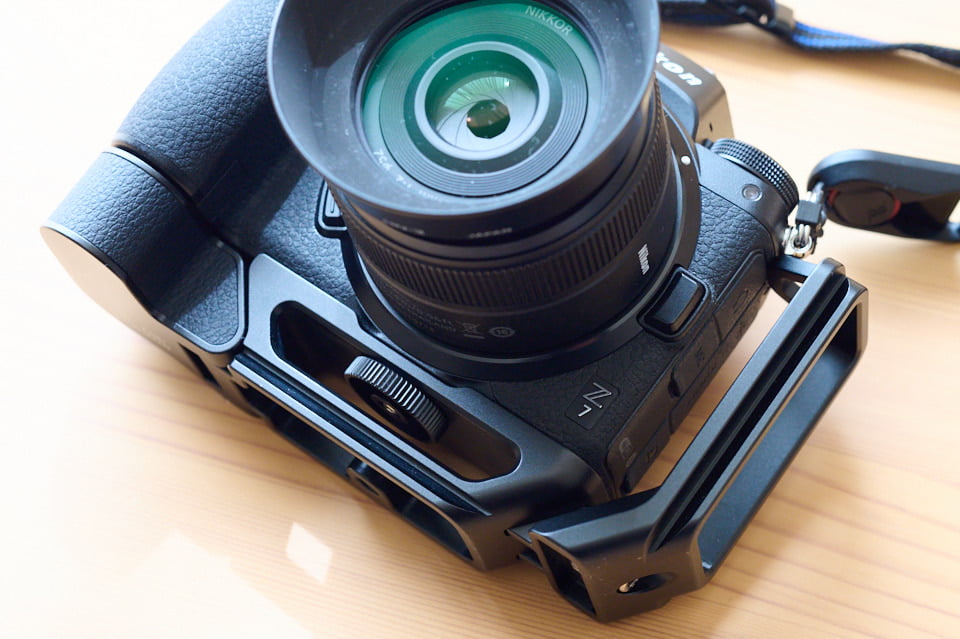 ニコンZシリーズの縦位置撮影を便利にする、Z-GR1とZ-VP1をレビューし