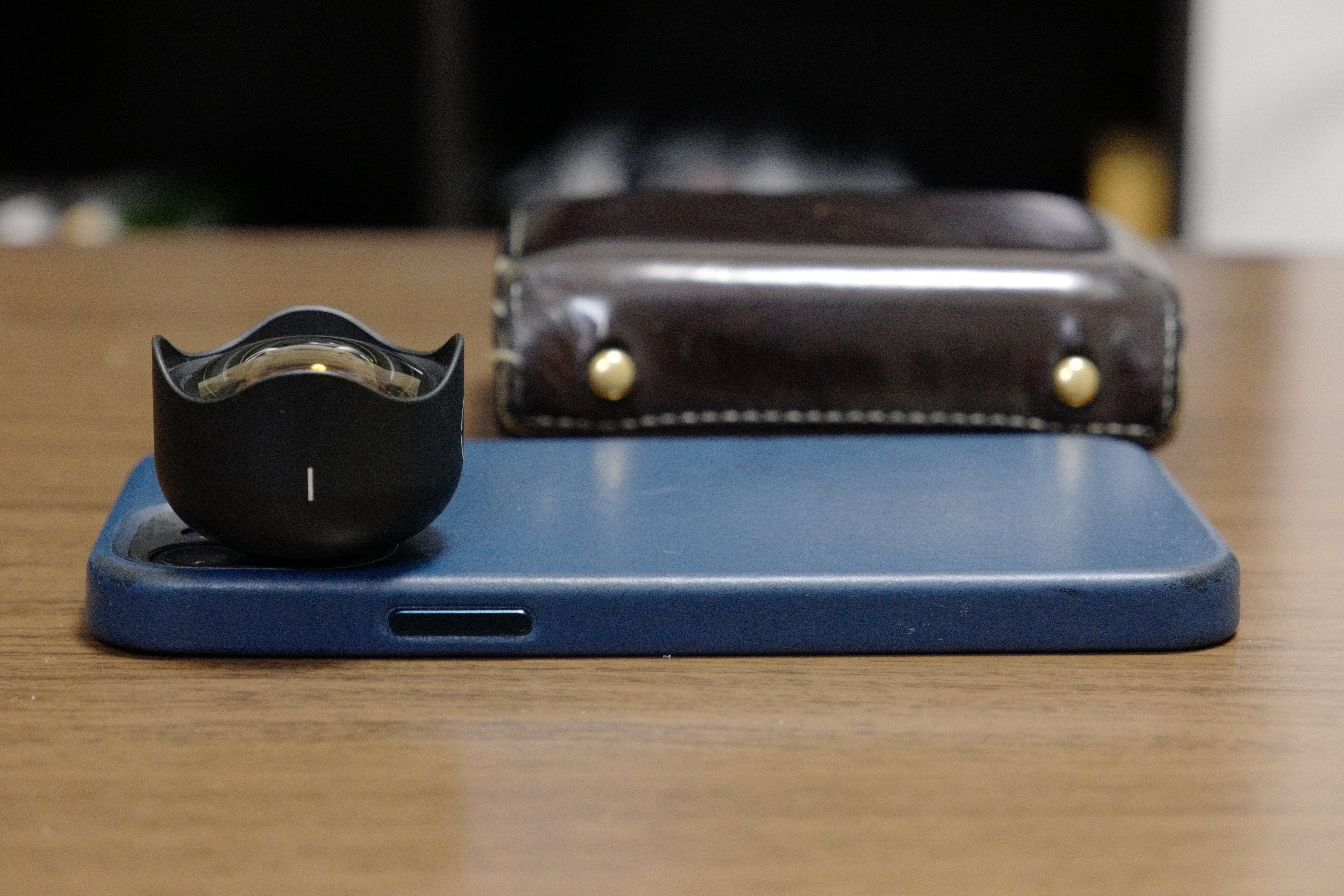 Momentのレンズを無理やりApple純正ケースに装着してみたら無事機能し