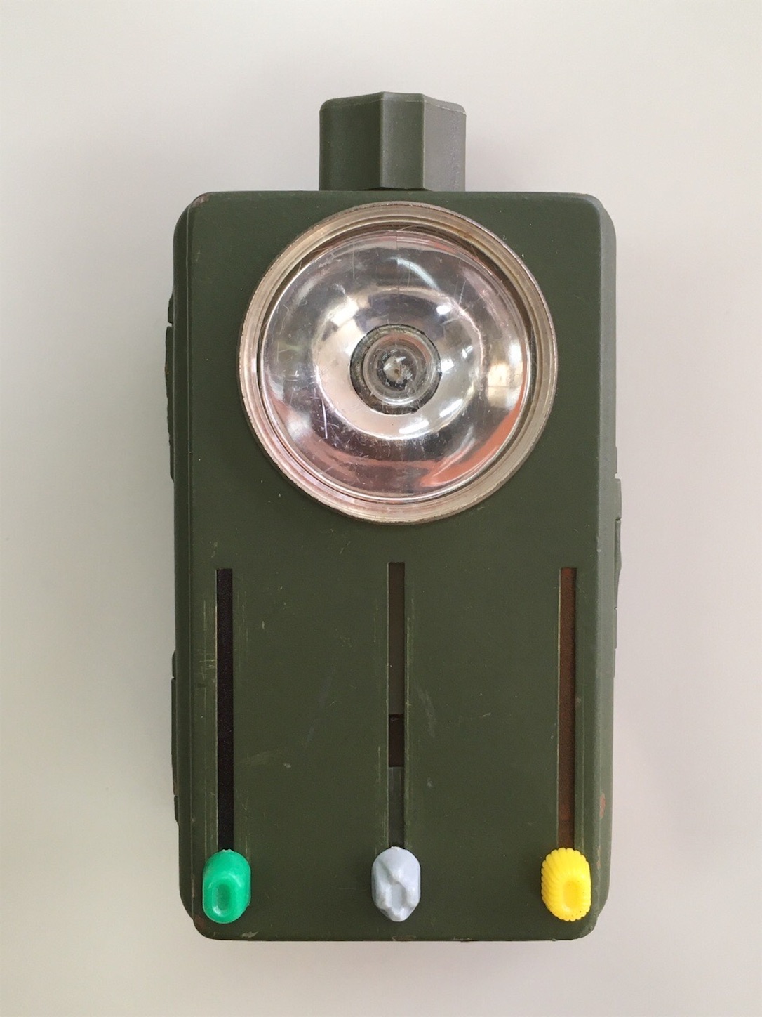 合理的かつ機能性重視！【ドイツの装備品】陸軍フラッシュライト