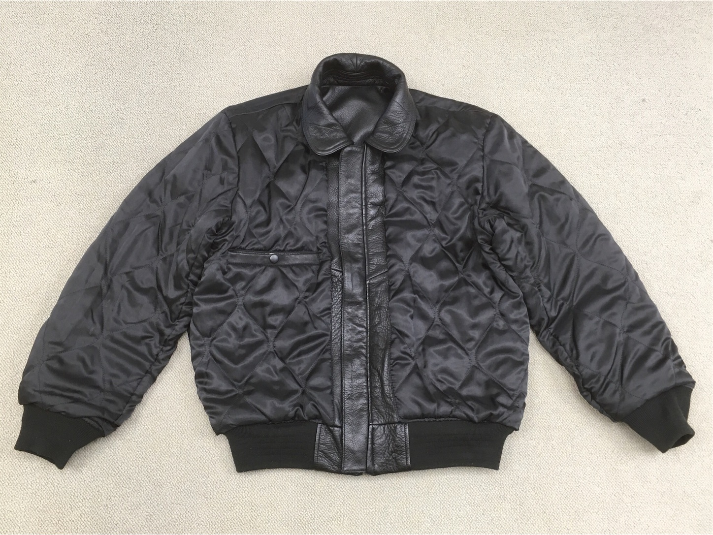 レザーで完コピです！【アメリカの軍服】空軍フライトジャケットCWU