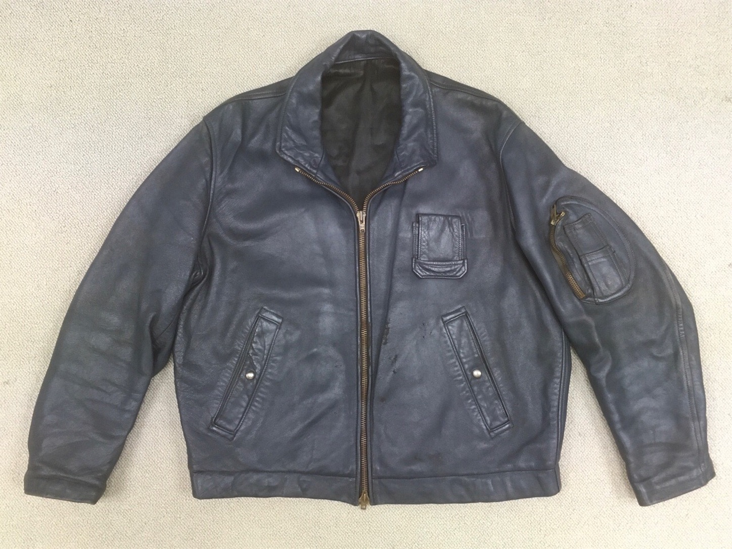 神秘の使者！【フランスの軍服】空軍レザーフライトジャケット（官給品