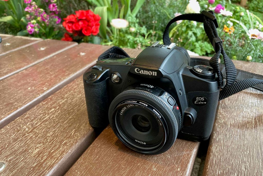 フィルムカメラのCanon New EOS KissとEF40mm f2.8 STMで三陽メディア