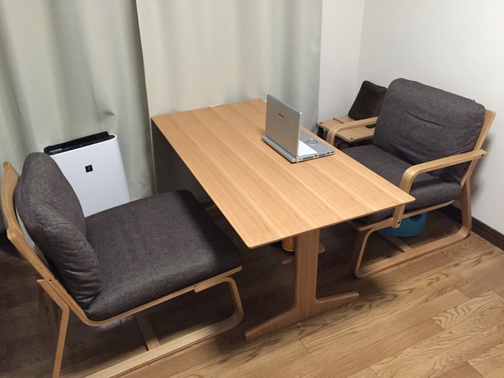 リビングでもダイニングでもつかえるソファチェア・オーク材 二連結