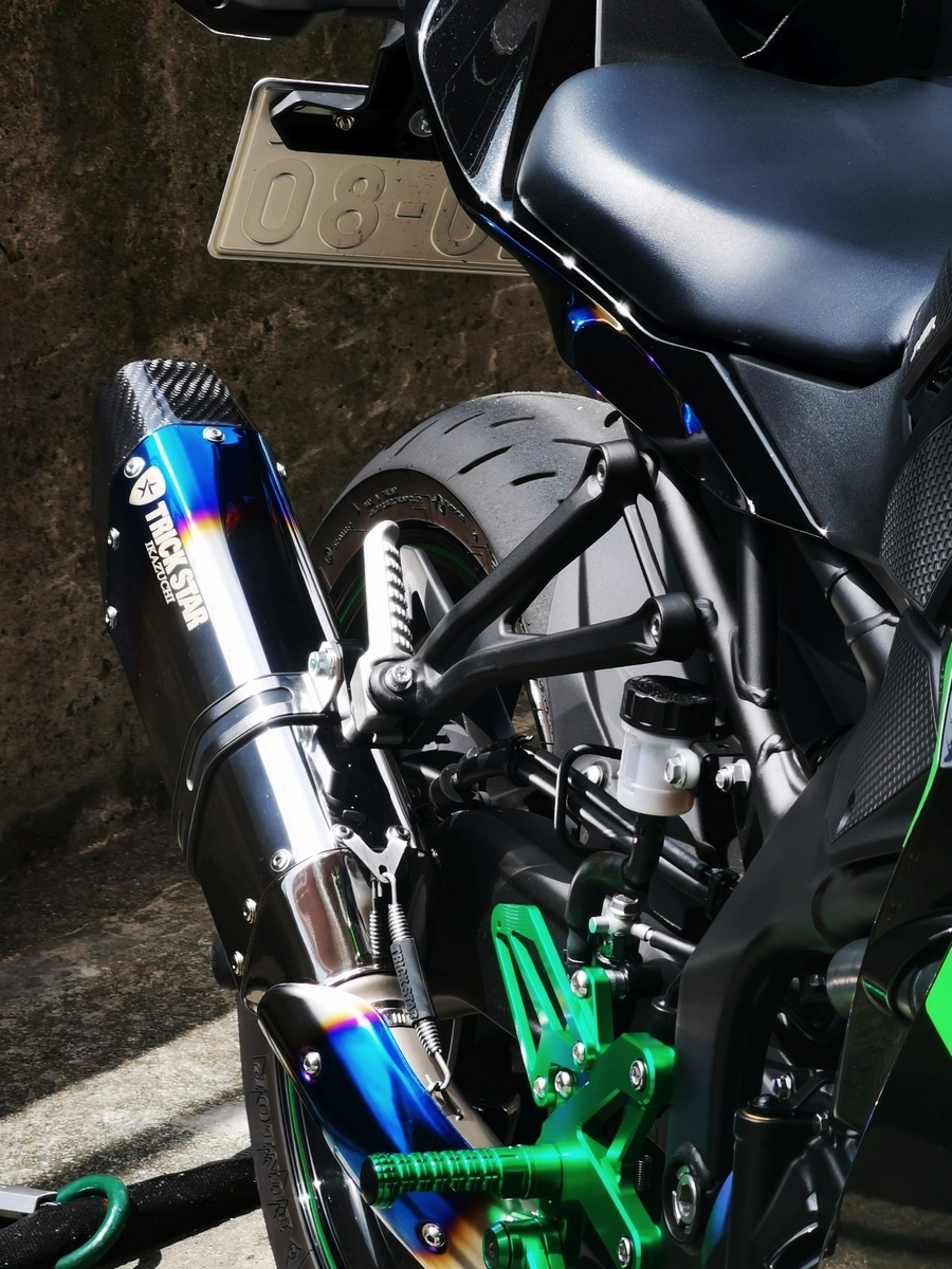 ZX-25Rにトリックスターのフルエキ IKAZUCHI ショート(政府認証)入れた