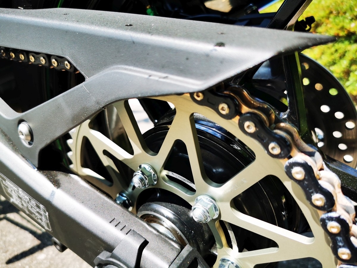 ZX-25Rにサンスターの専用スプロケとスリードチェーン入れた - クッソ