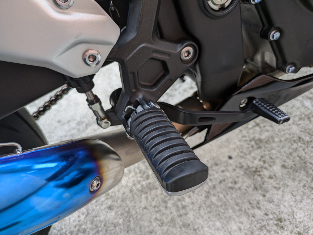 え！ZX-25Rにゴムステップを！？ - クッソ汚い絵描きのブログ