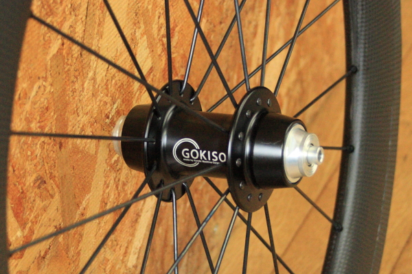 451サイズのカーボンクリンチャーリムとGOKISOハブで手組み