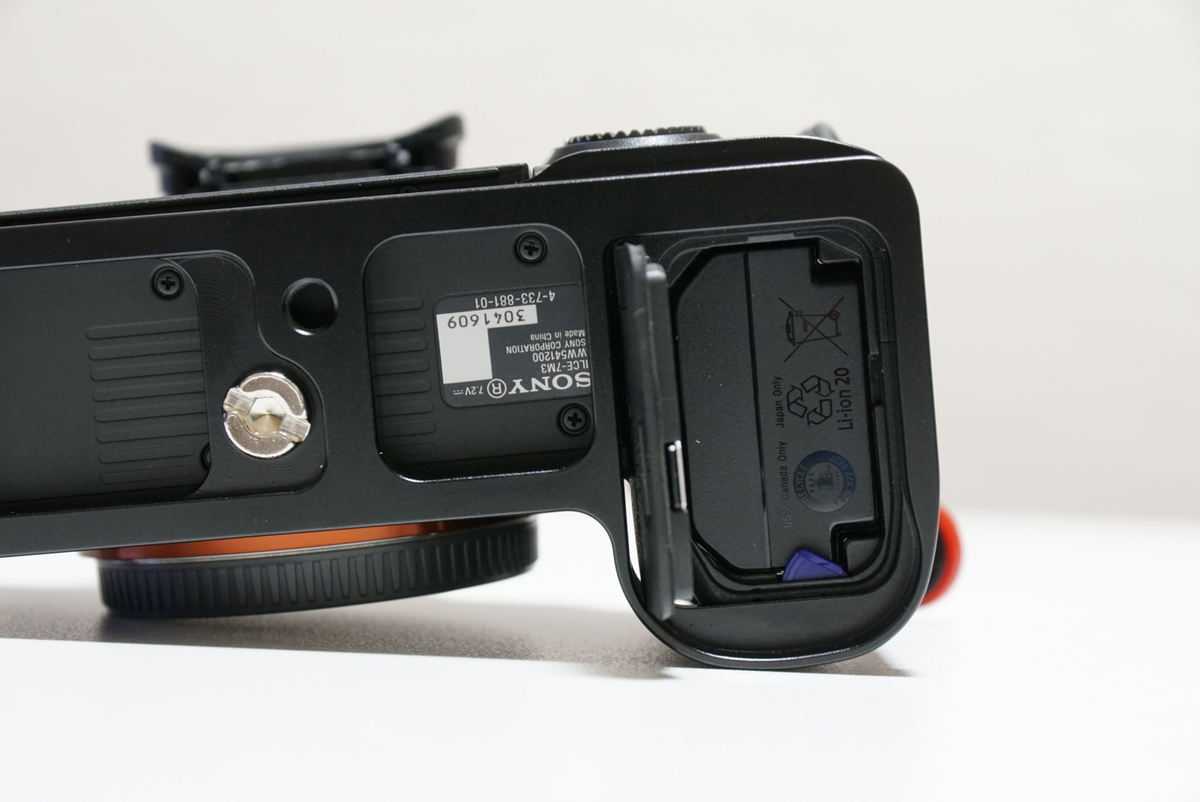 α7Ⅲにα9用のL型プレート(L型ブラケット)を装着！グリップ力UPで小指