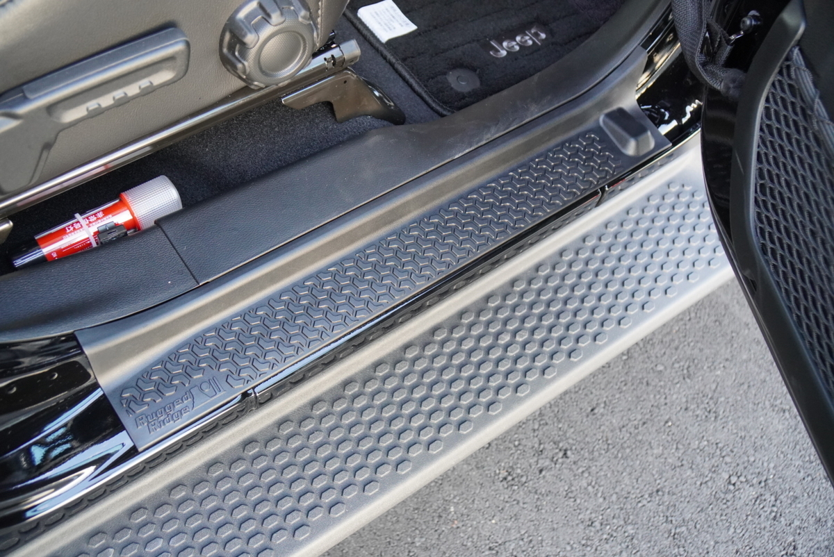 ラングラーJL】ラゲッドリッジドアエントリーガード取り付け方法と装着