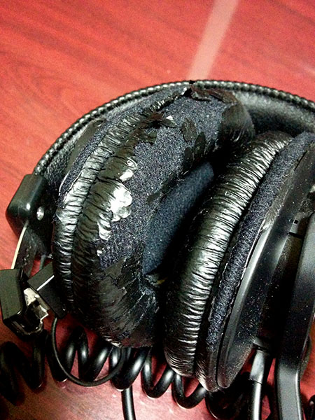 ヘッドホン(SONY MDR-7506)のイヤーパッドを交換 - emuramemo