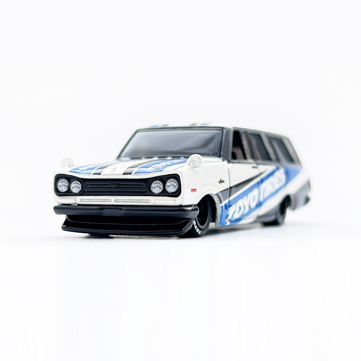 69 NISSAN SKYLINE VAN - 増えすぎたミニカーに愛を捧ぐ