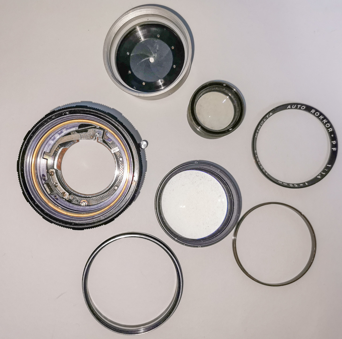 カビ清掃後のAUTO ROKKOR 58mm F1.4 α7RIIに付けて撮影 - fortia's