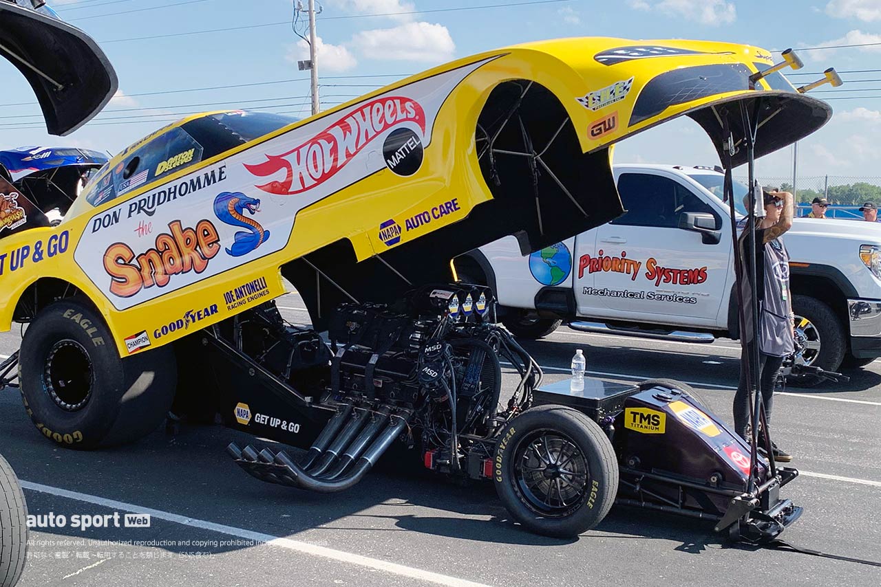 常識外れの爆音と“衝撃波”。初体験のドラッグレースに圧倒されまくり